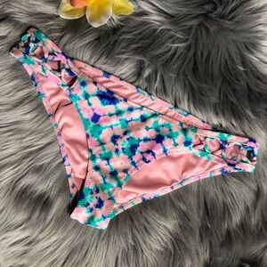 Shade & shore macrame cage side bikini bottoms. Size XS